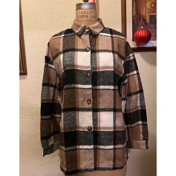 Women's Tan Plaid Button Down Shacket Jacket NWOT Size M - Picture 3 of 12